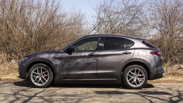 2018 Alfa Romeo Stelvio Ti driver-side profile