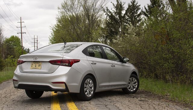 2018 Hyundai Accent SE Rear Three-Quarter View