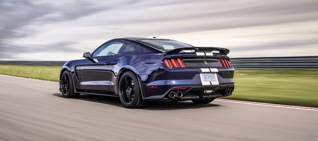ShelbyGT350_05_HR.jpg
