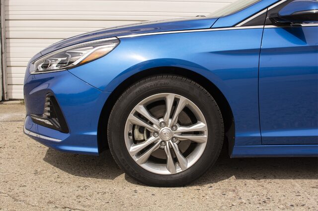 2018 Hyundai Sonata Limited front wheel and fender detail