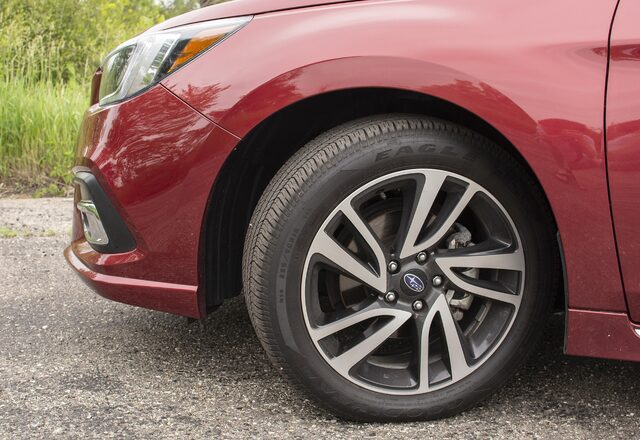 2018 Subaru Legacy 2.5i Sport front wheel with sport alloy