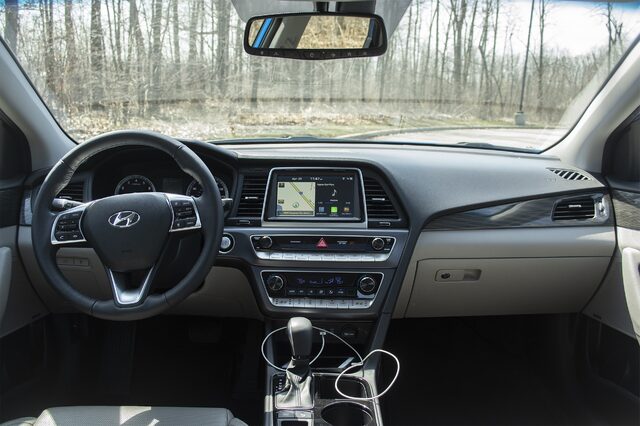 2018 Hyundai Sonata Limited interior dashboard with touchscreen