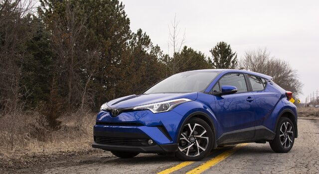 2018 Toyota C-HR XLE Premium front three-quarter view blue