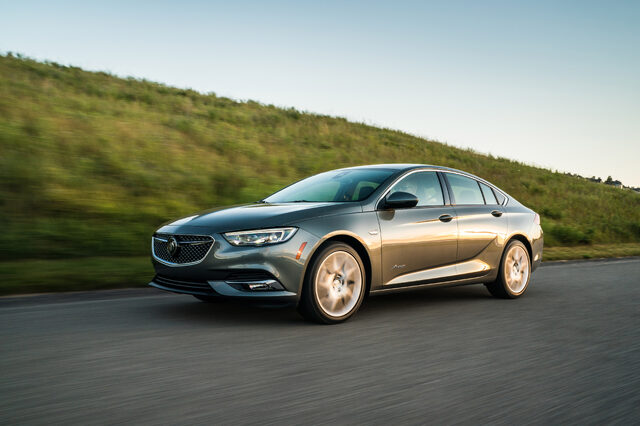 2019-Buick-Regal-Avenir-077.jpg