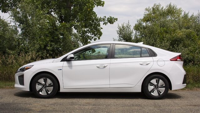 2018 Hyundai Ioniq Blue driver-side profile