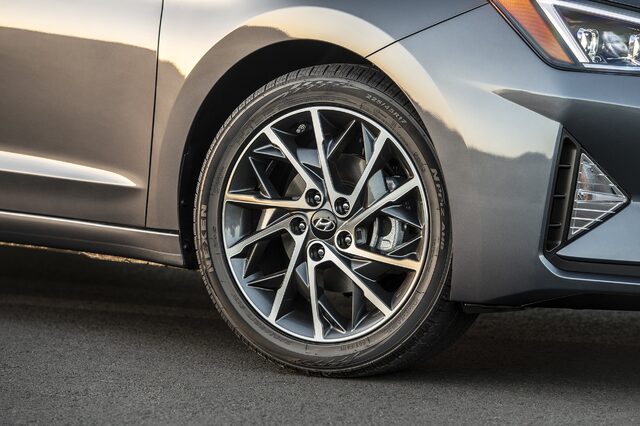 2019 Hyundai Elantra Sport, 18-inch alloy wheel detail