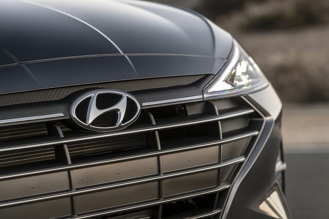 2019 Hyundai Elantra SE, front grille closeup