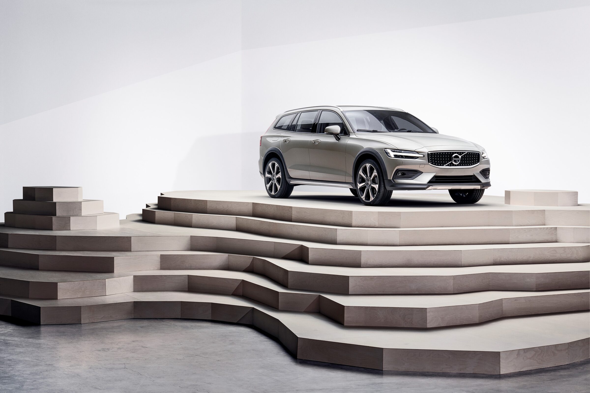 2019 Volvo V60 Cross Country