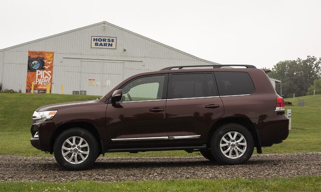 2018 Toyota Land Cruiser Side Profile Exterior