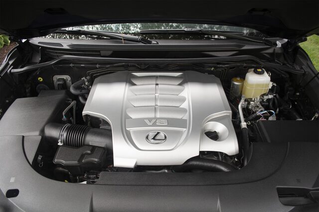 2018 Lexus LX 570 8.jpg