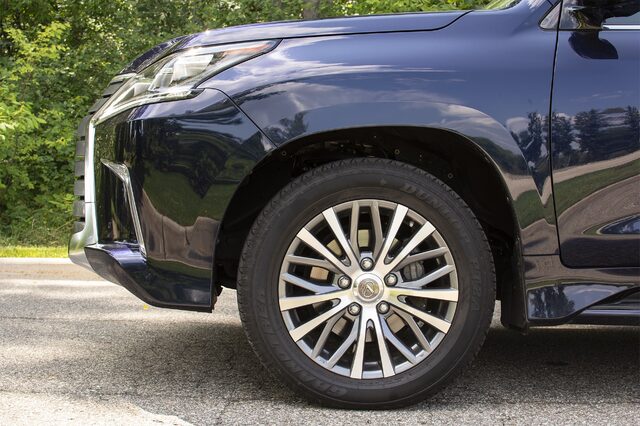 2018 Lexus LX 570 4.jpg