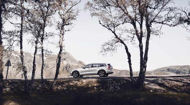 238213_New_Volvo_V60_Cross_Country_exterior.jpg
