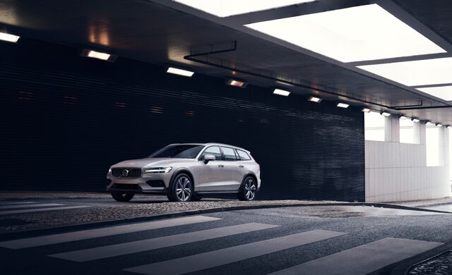 238216_New_Volvo_V60_Cross_Country_exterior.jpg