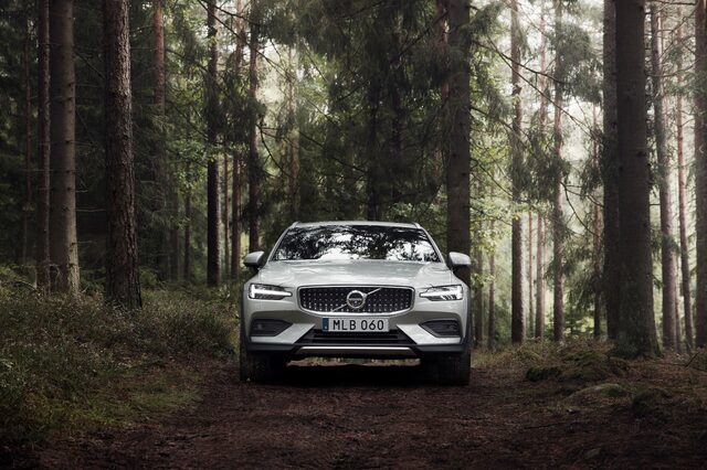 238218_New_Volvo_V60_Cross_Country_exterior.jpg
