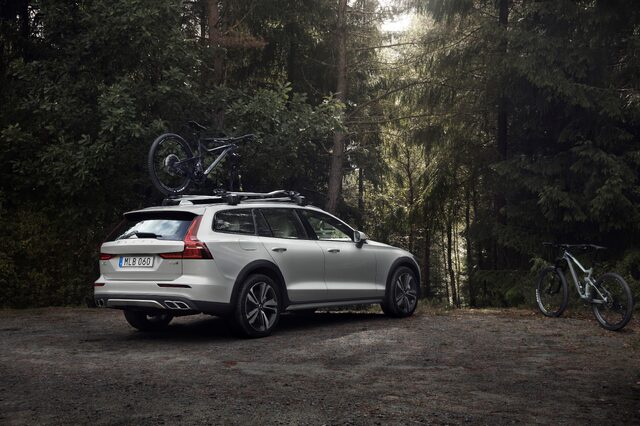 238221_New_Volvo_V60_Cross_Country_exterior.jpg