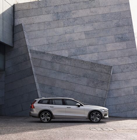 238223_New_Volvo_V60_Cross_Country_exterior.jpg
