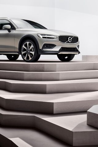 238458_New_Volvo_V60_Cross_Country_exterior.jpg
