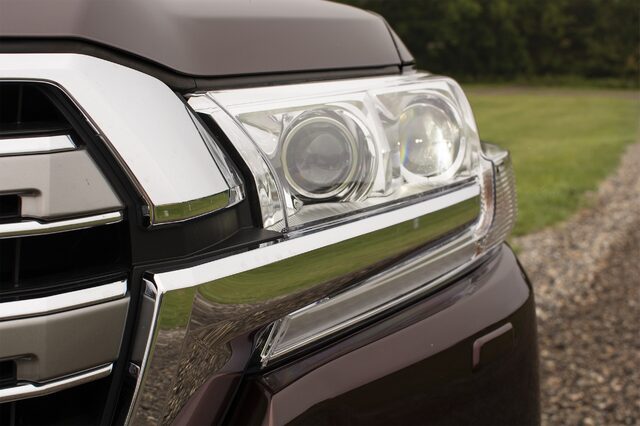 2018 Toyota Land Cruiser HID Headlight and Chrome Grille Detail
