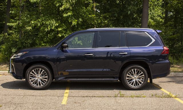 2018 Lexus LX 570 2.jpg