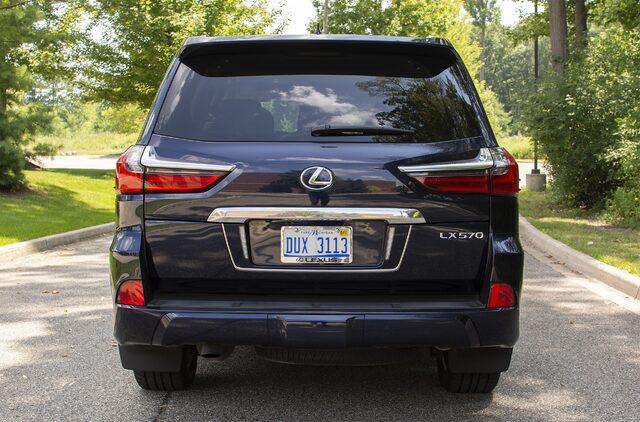 2018 Lexus LX 570 3.jpg