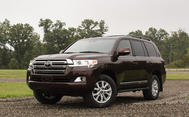 2018 Toyota Land Cruiser Front Three-Quarter Exterior