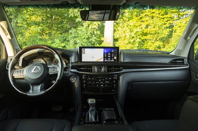 2018 Lexus LX 570 9.jpg