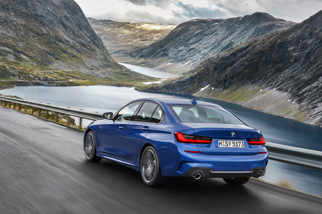 2019 BMW 3 Series M Sport [front three-quarter lake]