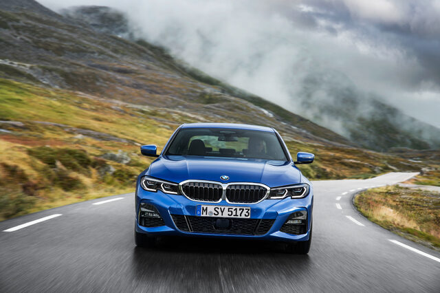 2019 BMW 3 Series M Sport [front three-quarter turning]