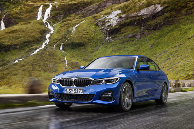 2019 BMW 3 Series M Sport [front three-quarter valley]