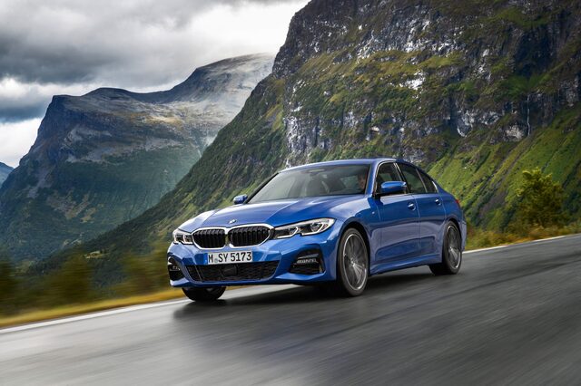 2019 BMW 3 Series M Sport [front three-quarter waterfall]