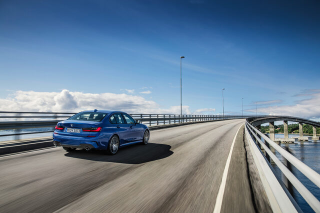 2019 BMW 3 Series M Sport [rear three-quarter lakeside]