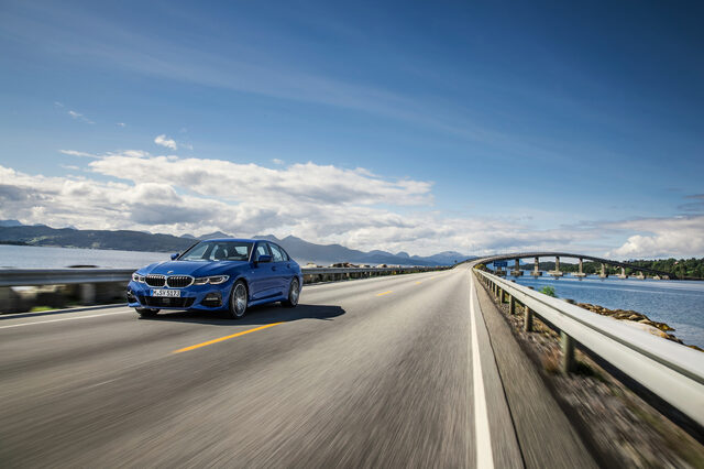 2019 BMW 3 Series M Sport [rear three-quarter coastal bridge]