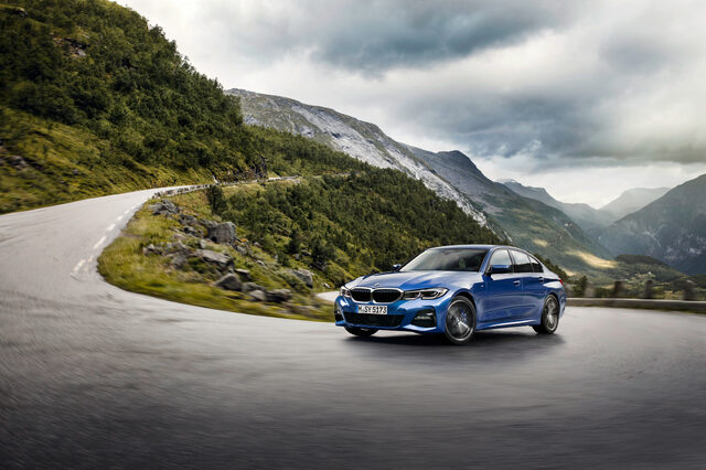 2019 BMW 3 Series M Sport [front three-quarter coastal]