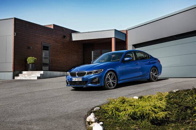 2019 BMW 3 Series M Sport [side profile driving]