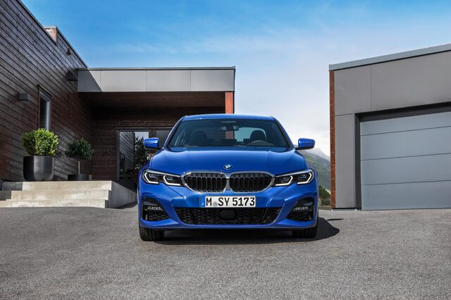 2019 BMW 3 Series M Sport [side profile static]