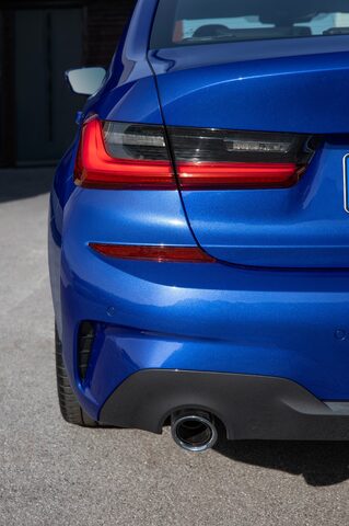 2019 BMW 3 Series M Sport [wheel close-up]