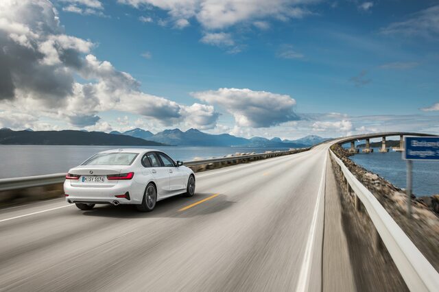 2019 BMW 3 Series [front three-quarter coastal bridge]