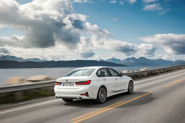 2019 BMW 3 Series [rear three-quarter bridge]