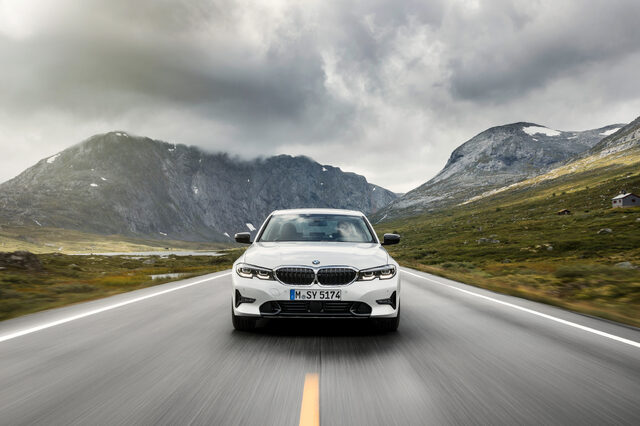 2019 BMW 3 Series [rear three-quarter coastal driving]