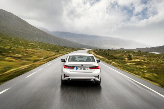 2019 BMW 3 Series [rear three-quarter driving]