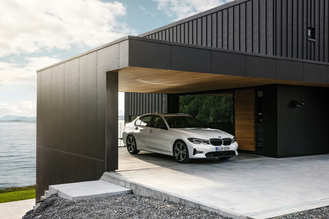 2019 BMW 3 Series [rear driving fast]