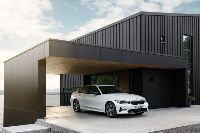 2019 BMW 3 Series [front view under canopy]