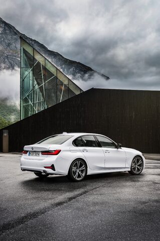 2019 BMW 3 Series [front three-quarter overcast]