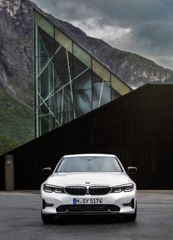 2019 BMW 3 Series [side profile architecture]