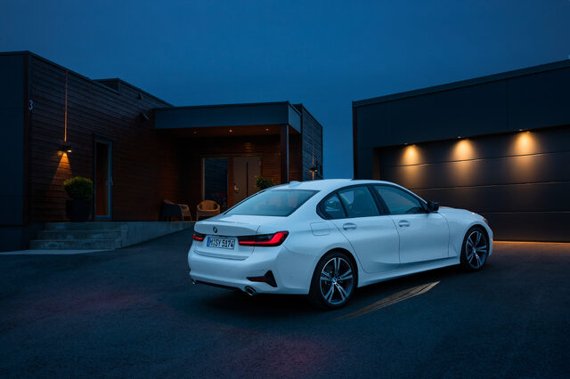 2019 BMW 3 Series [rear three-quarter wet road Norway]