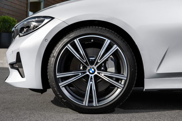 2019 BMW 3 Series [rear three-quarter evening]