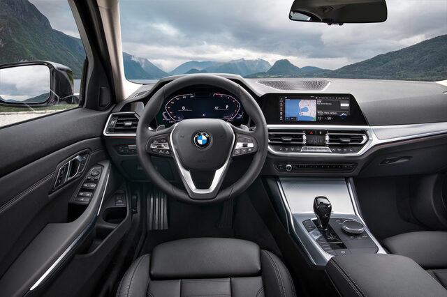 2019 BMW 3 Series interior [full dashboard view]