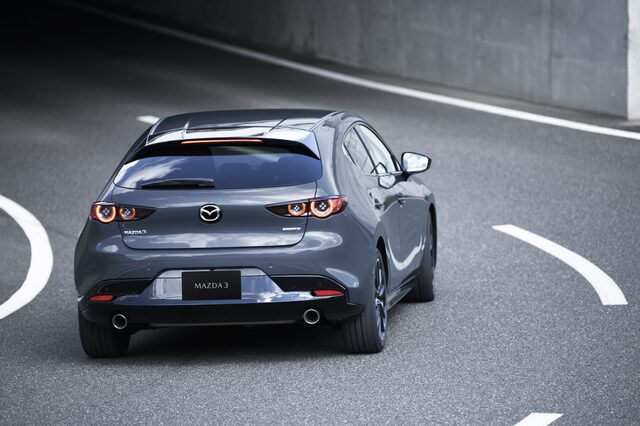 11_Mazda3_5HB_EXT_Polymetal-Gray-Metallic_11.jpg