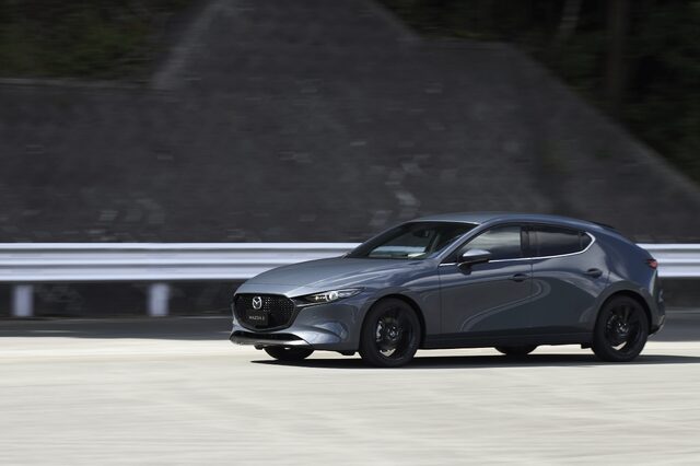 12_Mazda3_5HB_EXT_Polymetal-Gray-Metallic_12.jpg