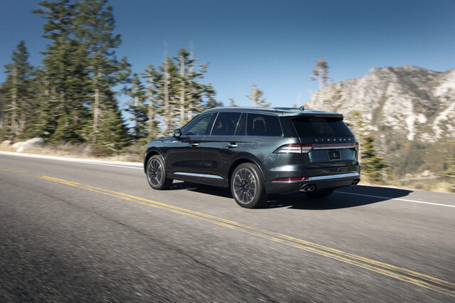 2020 Lincoln Aviator [rear three-quarter driving dark]